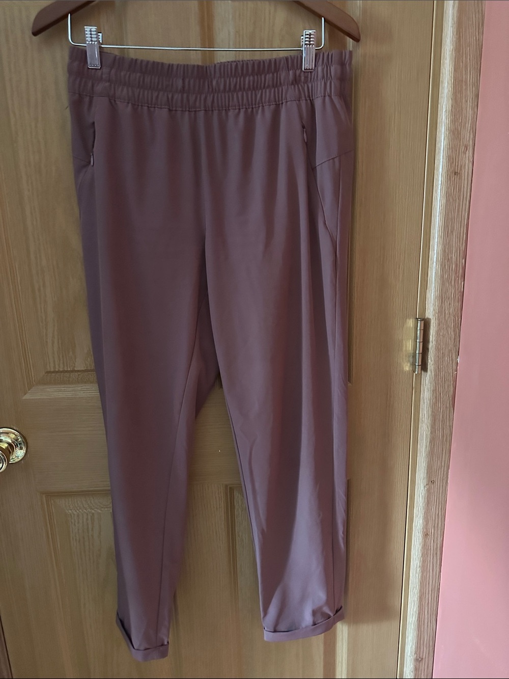 Cropped Elastic-Waist Women's Pants in Dusty Mauve
